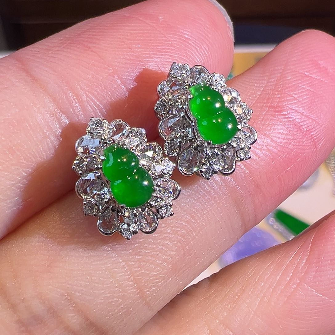 翡翠耳饰18K金镶嵌高冰种阳绿起光