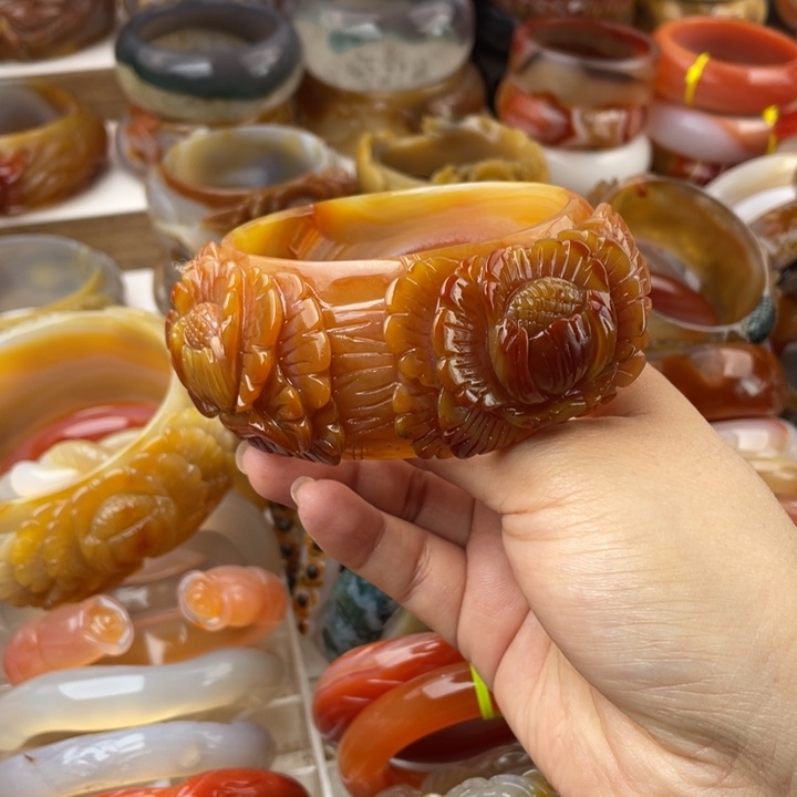 玛瑙/玉髓手镯未镶嵌玉*珑