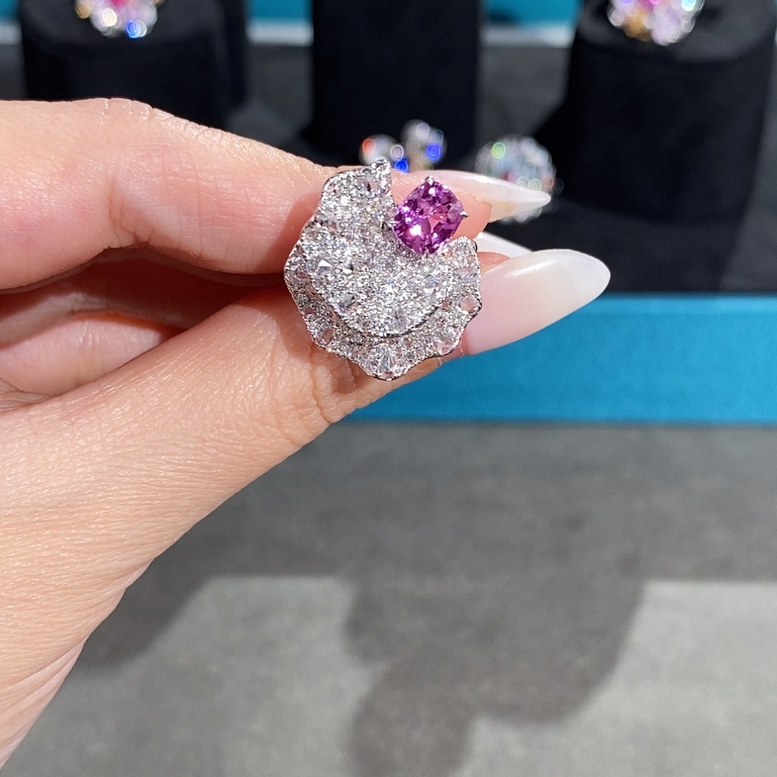 18K金镶嵌蓝宝石戒指1.327ct无烧帕帕拉恰吉尔徳