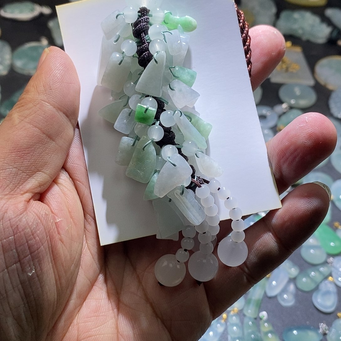 翡翠颈饰未镶嵌天然