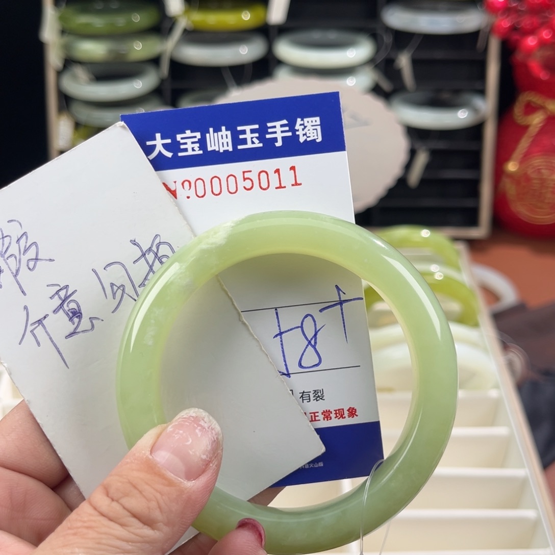 蛇纹石玉手镯未镶嵌