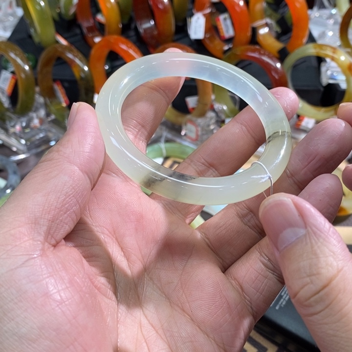 透闪石-蛇纹石玉未镶嵌手镯