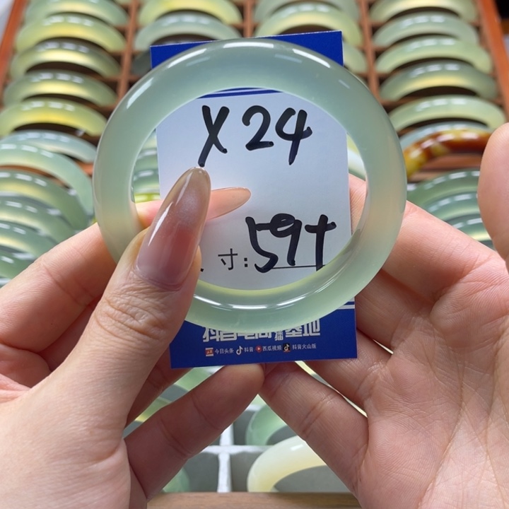 岫玉手镯未镶嵌旺****糖