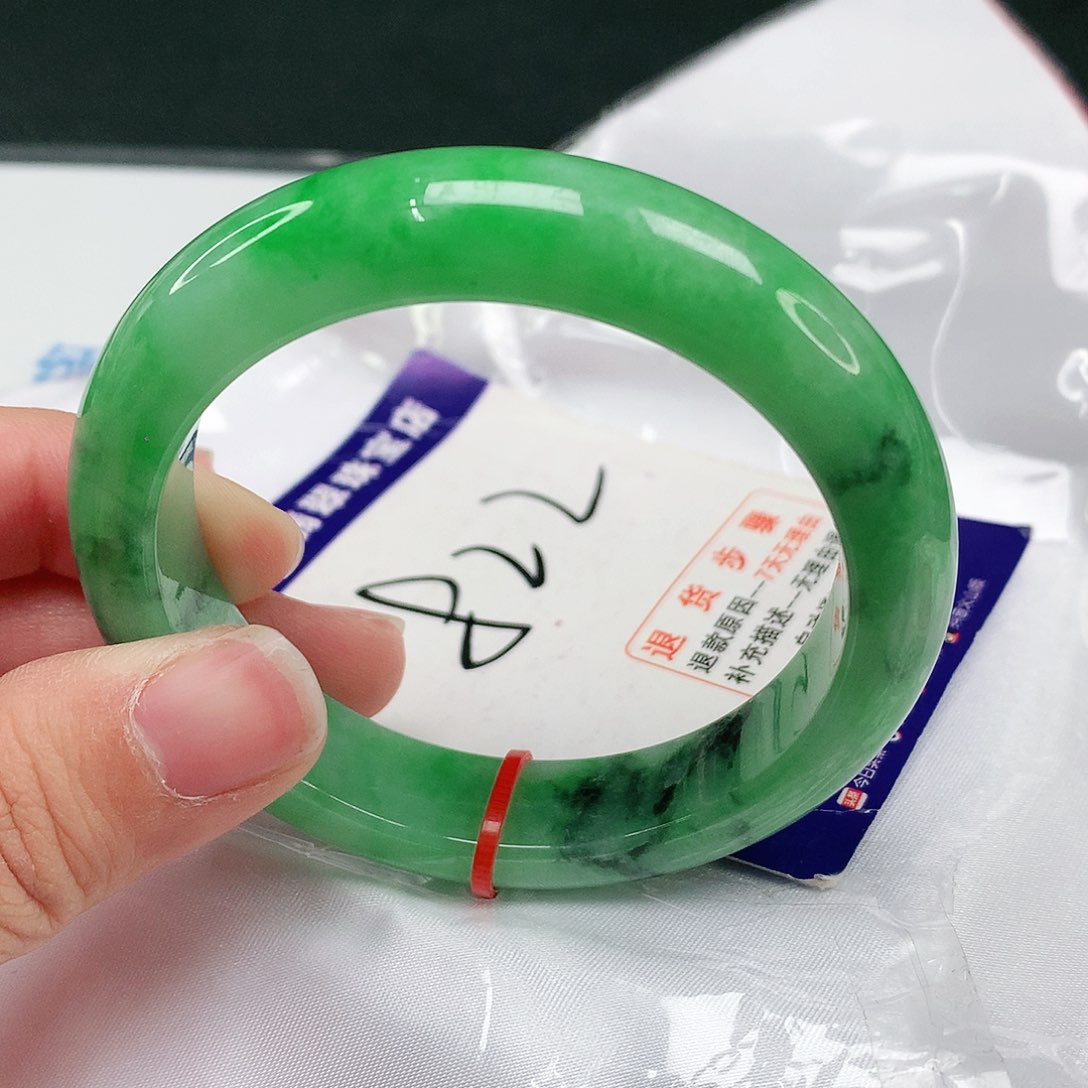 翡翠手镯未镶嵌翡翠