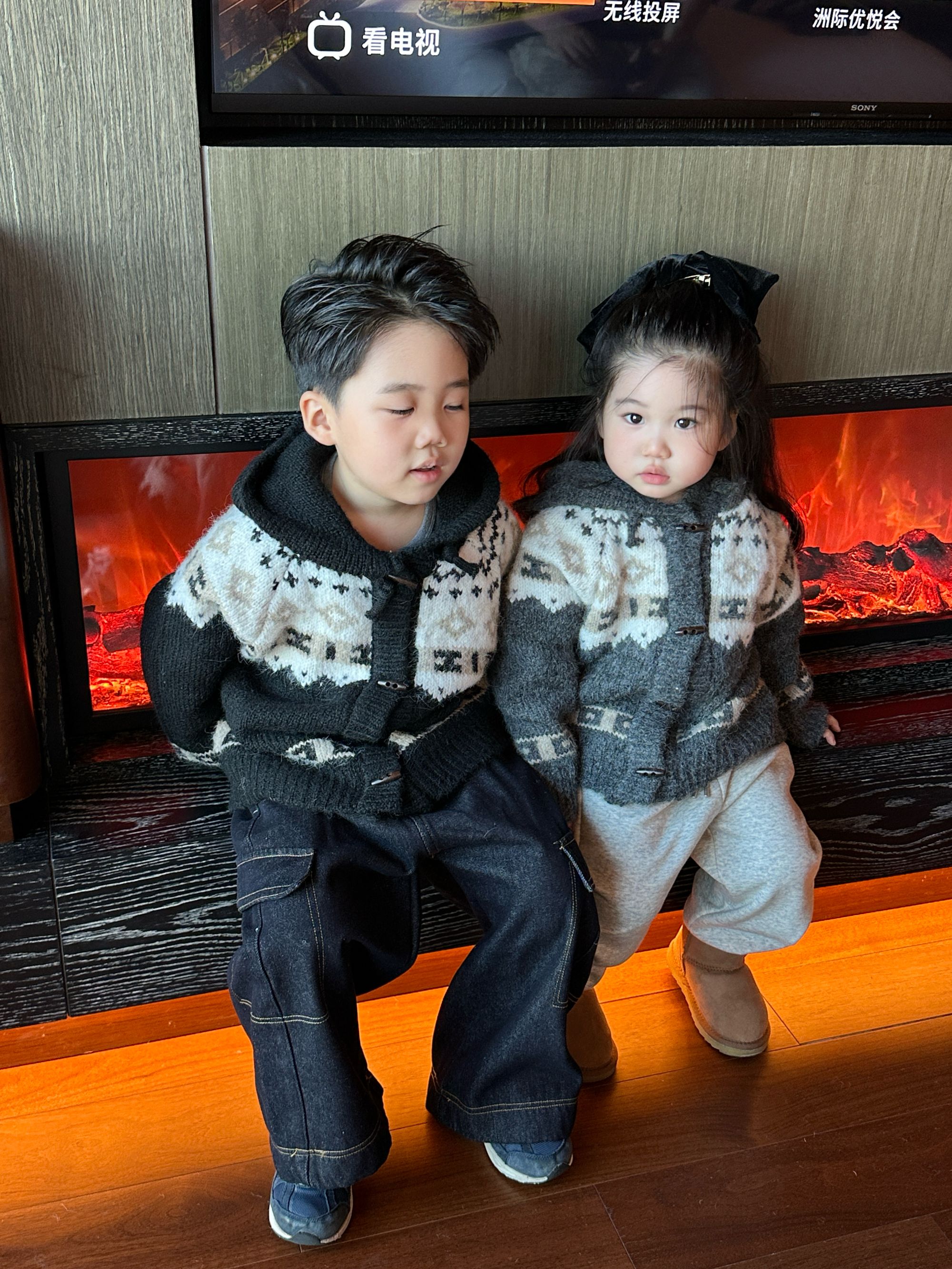 2025冬季新品儿童费尔岛连帽毛衣外套