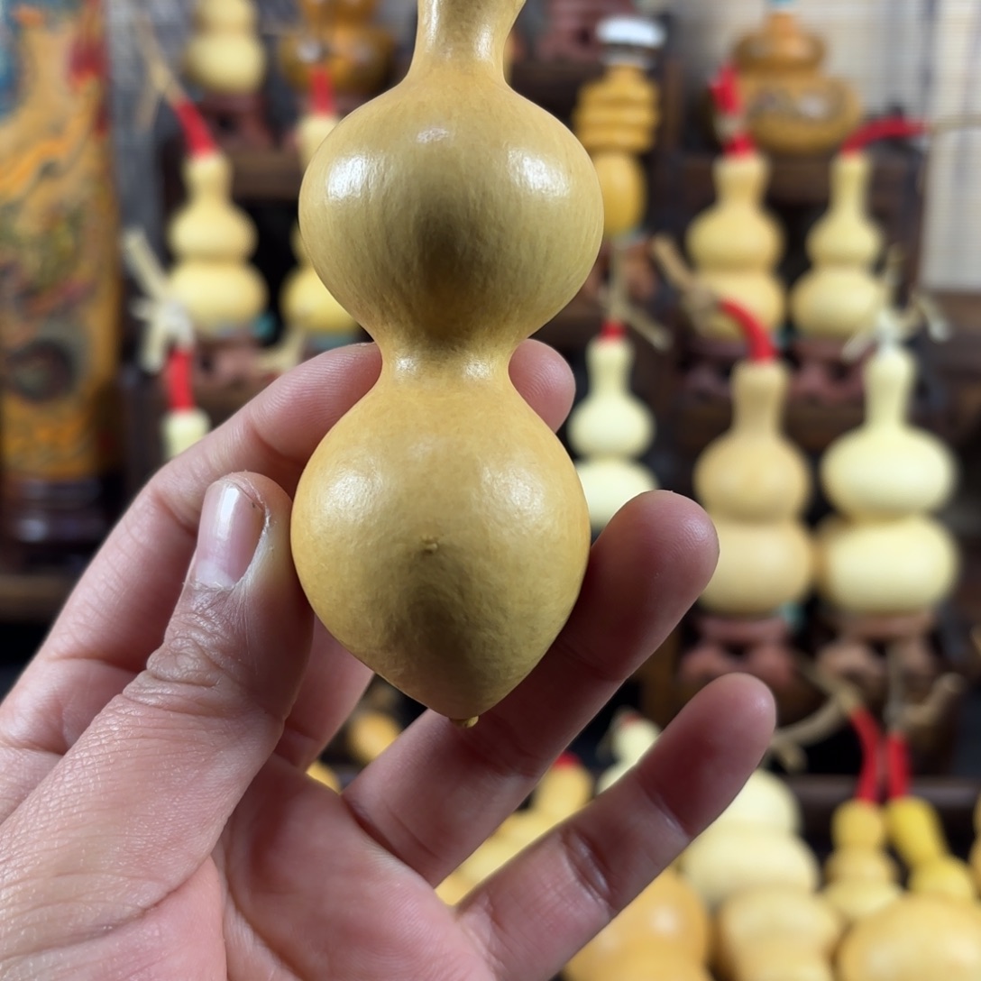 绿皮粗腰蚂蚁手把件