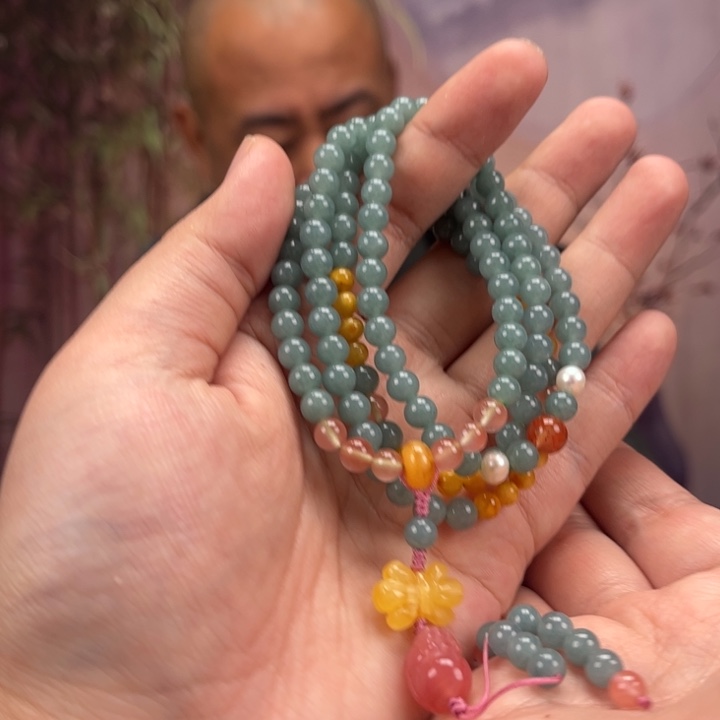 莯***.翡翠未镶嵌手链一