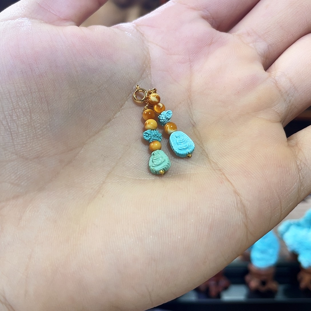 琥珀裸石未镶嵌滴流多样发其一