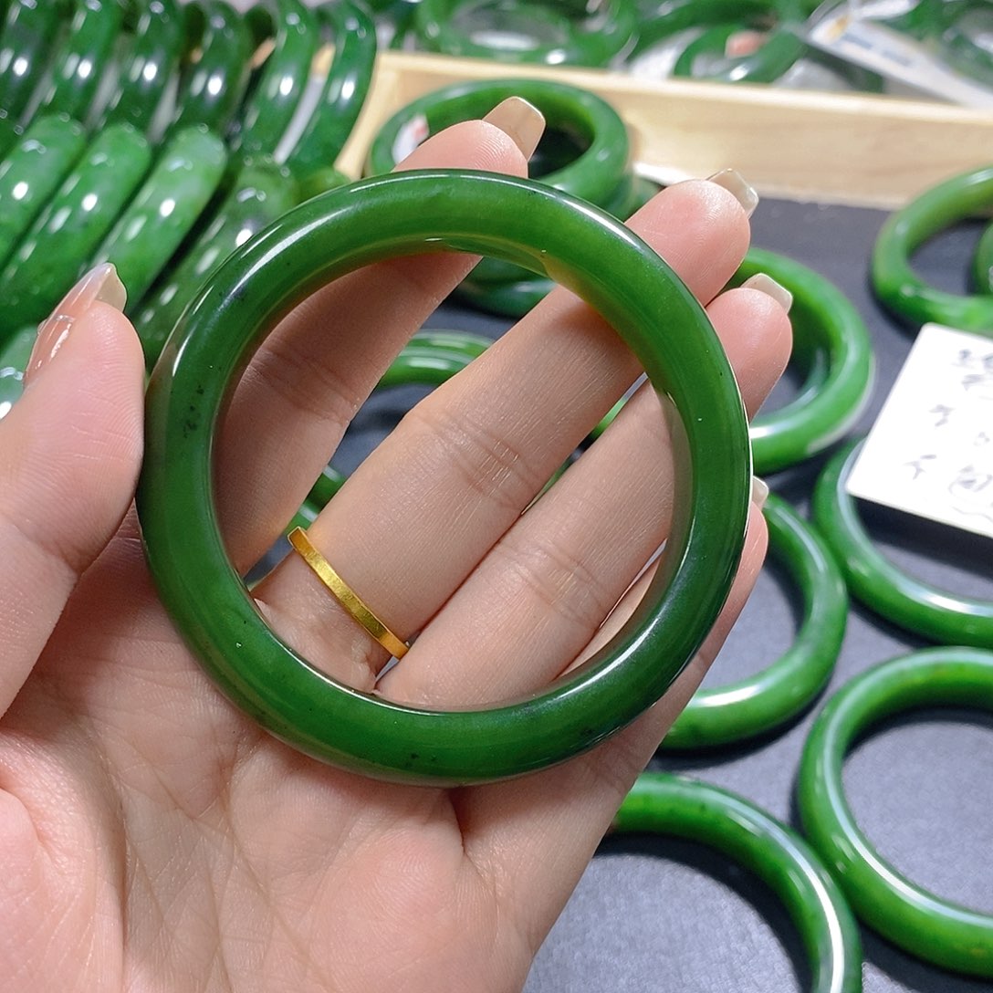 源***儿和田玉（碧玉）未镶嵌手链