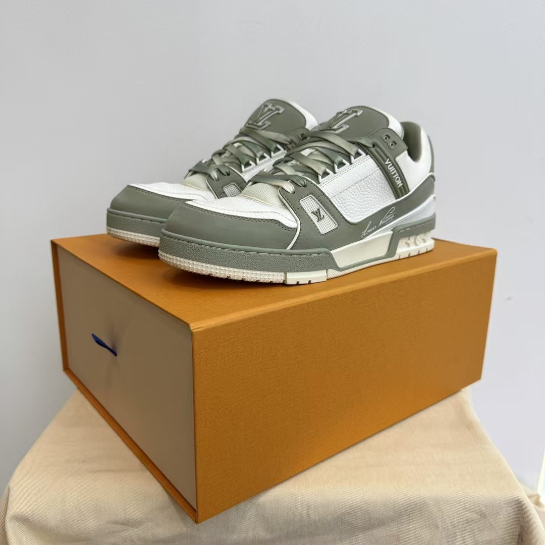 99新 LouisVuitton/路易威登 42码 Trainer 深绿色0593