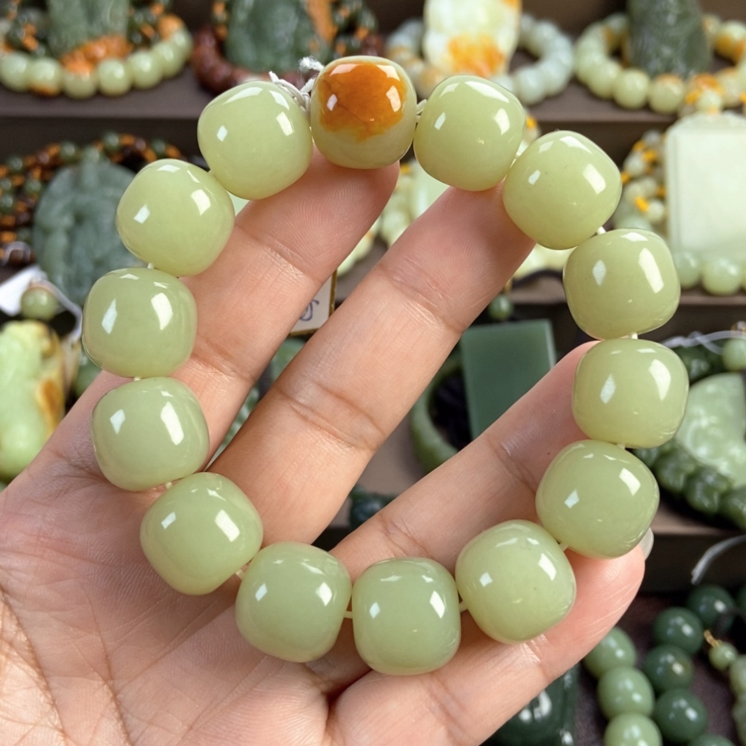 透闪石质玉未镶嵌手串