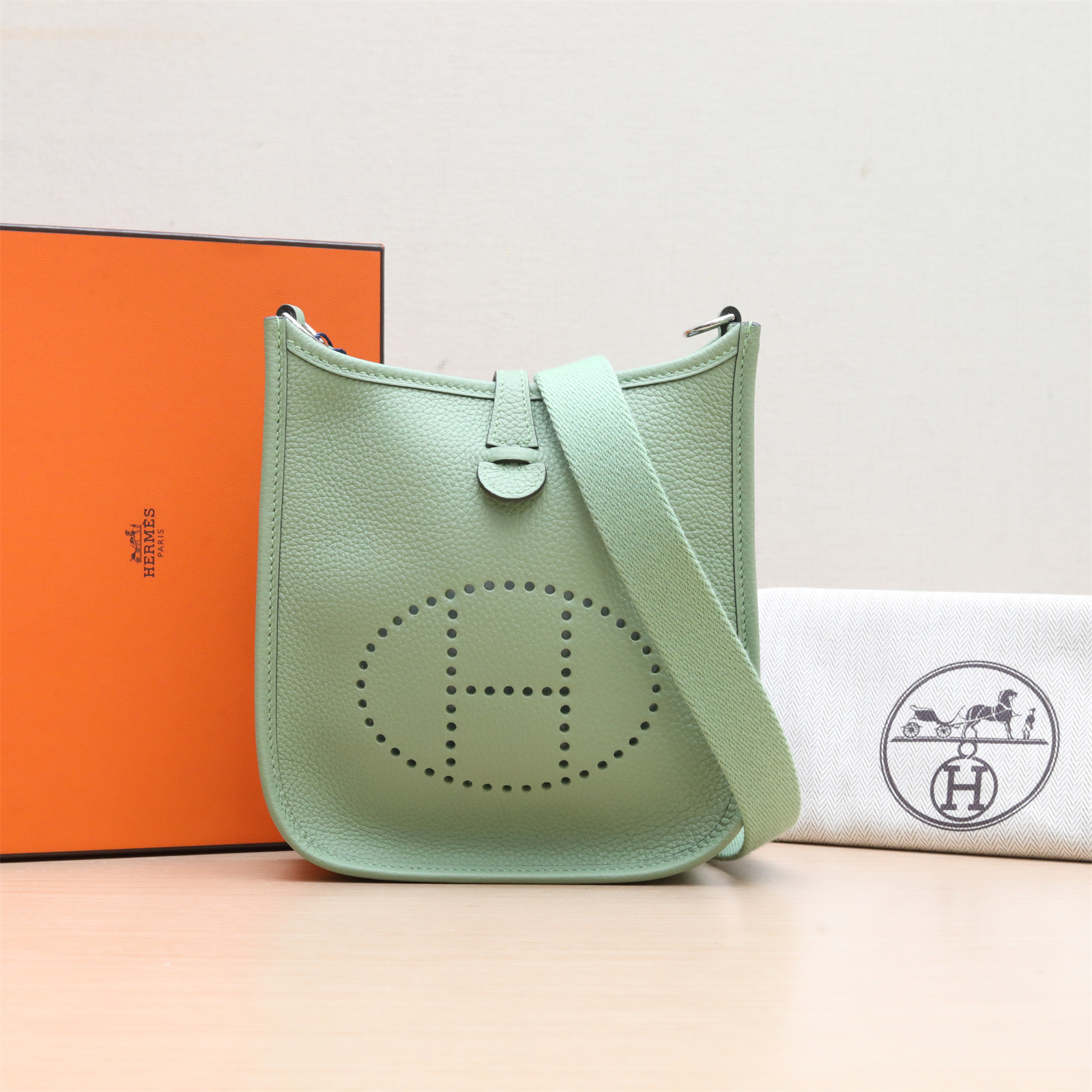 99新 Hermes/爱马仕 小花双双 Evelyne Mini 牛油果绿 TC皮 B刻包