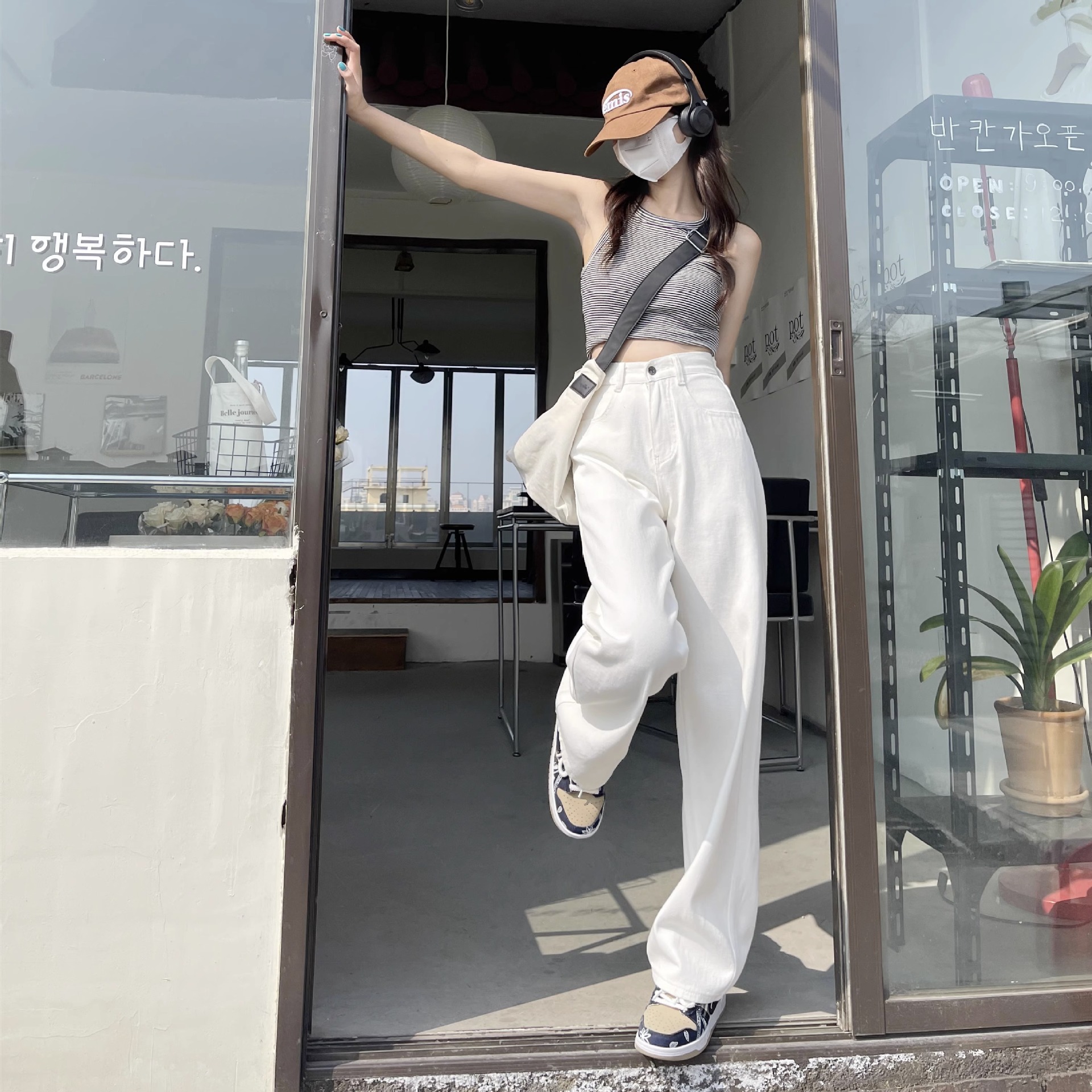 春秋新款垂感直筒牛仔裤女白色百搭宽松版高腰显瘦直筒拖地裤薄款