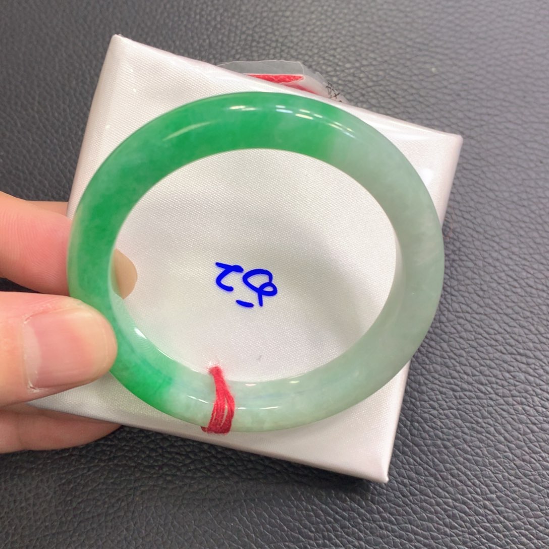 翡翠未镶嵌手镯翡翠