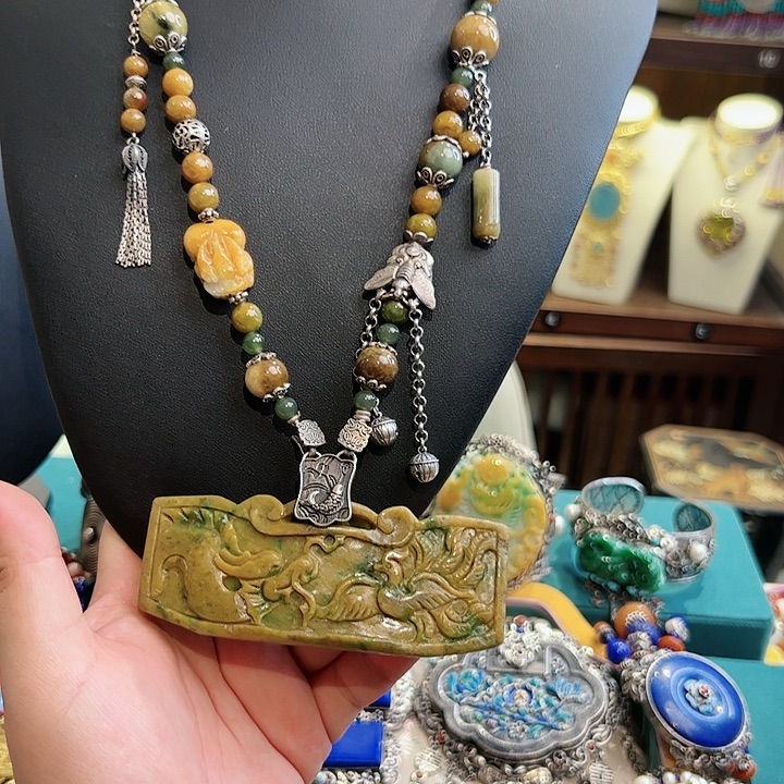 翡翠颈饰未镶嵌古风