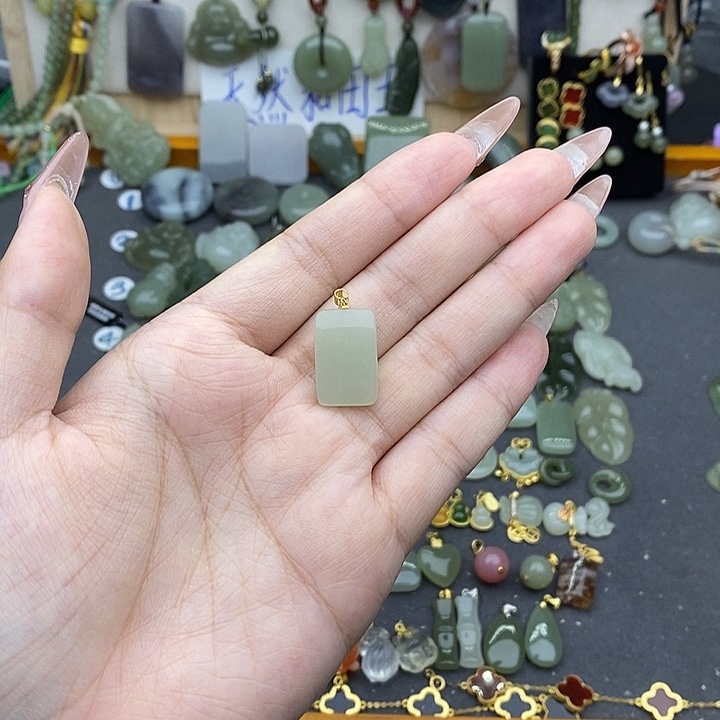和田玉18K金镶嵌吊坠(不含链)