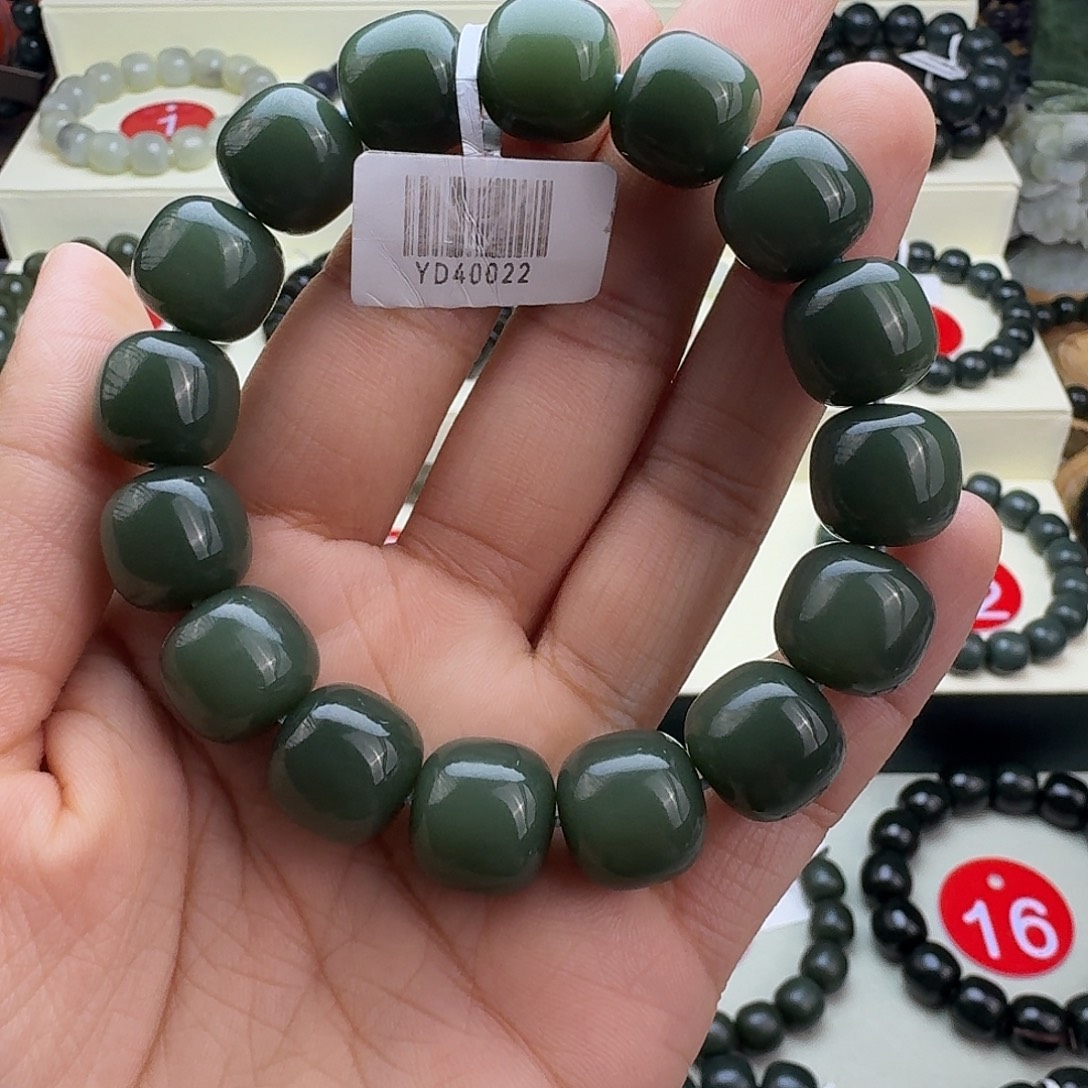 S***持和田玉未镶嵌手串