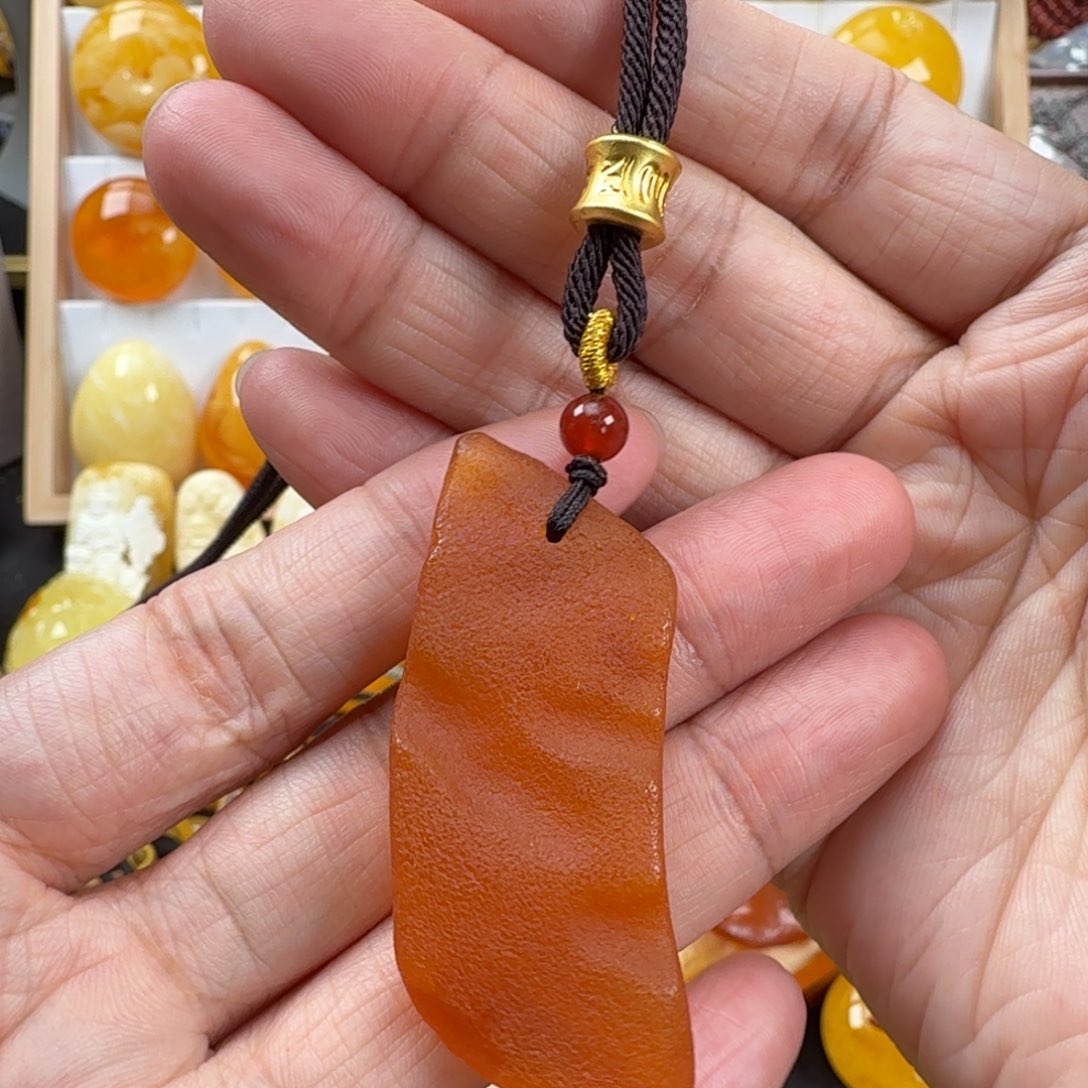 蜜蜡未镶嵌颈饰蜜蜡
