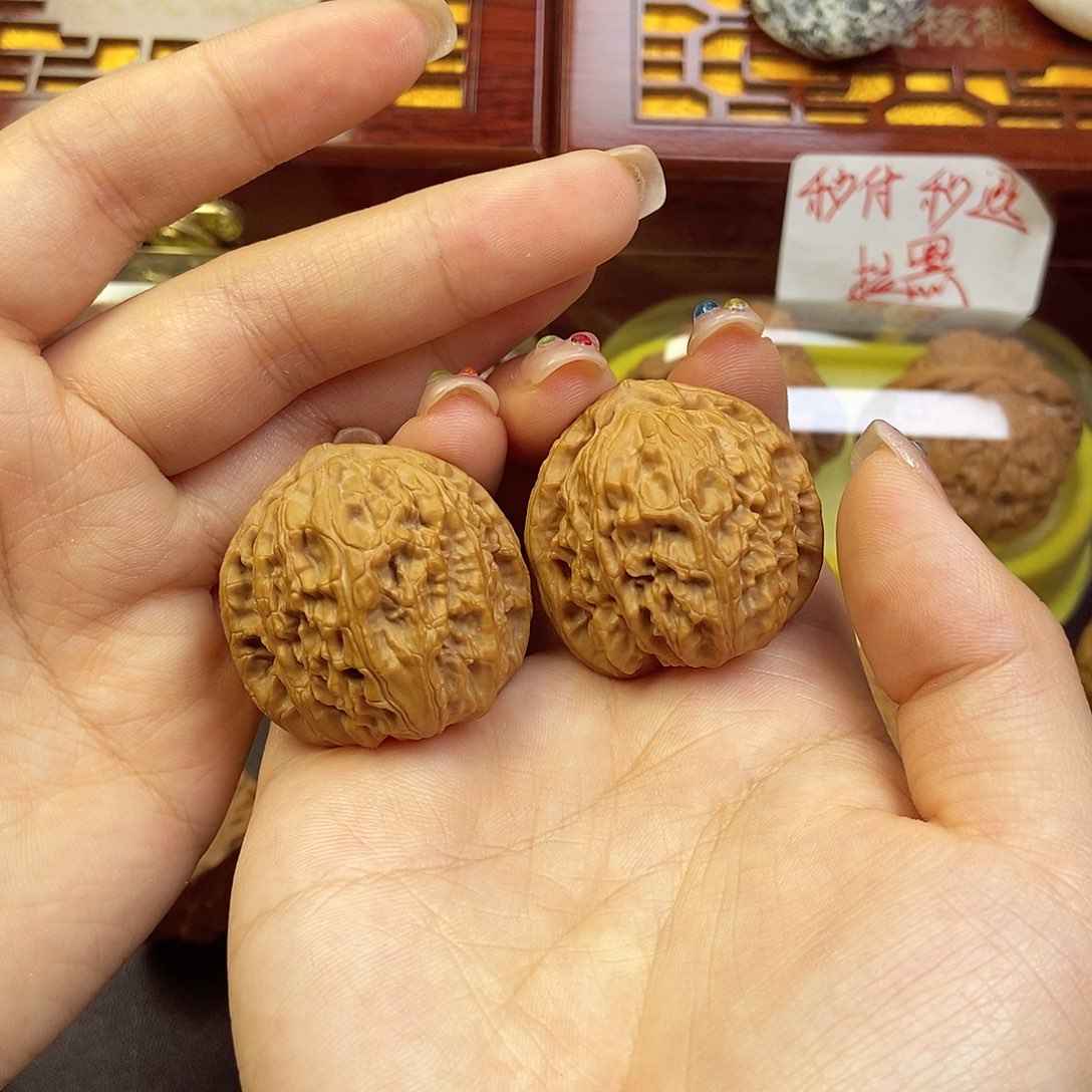 文玩核桃吊坠35全品三角白