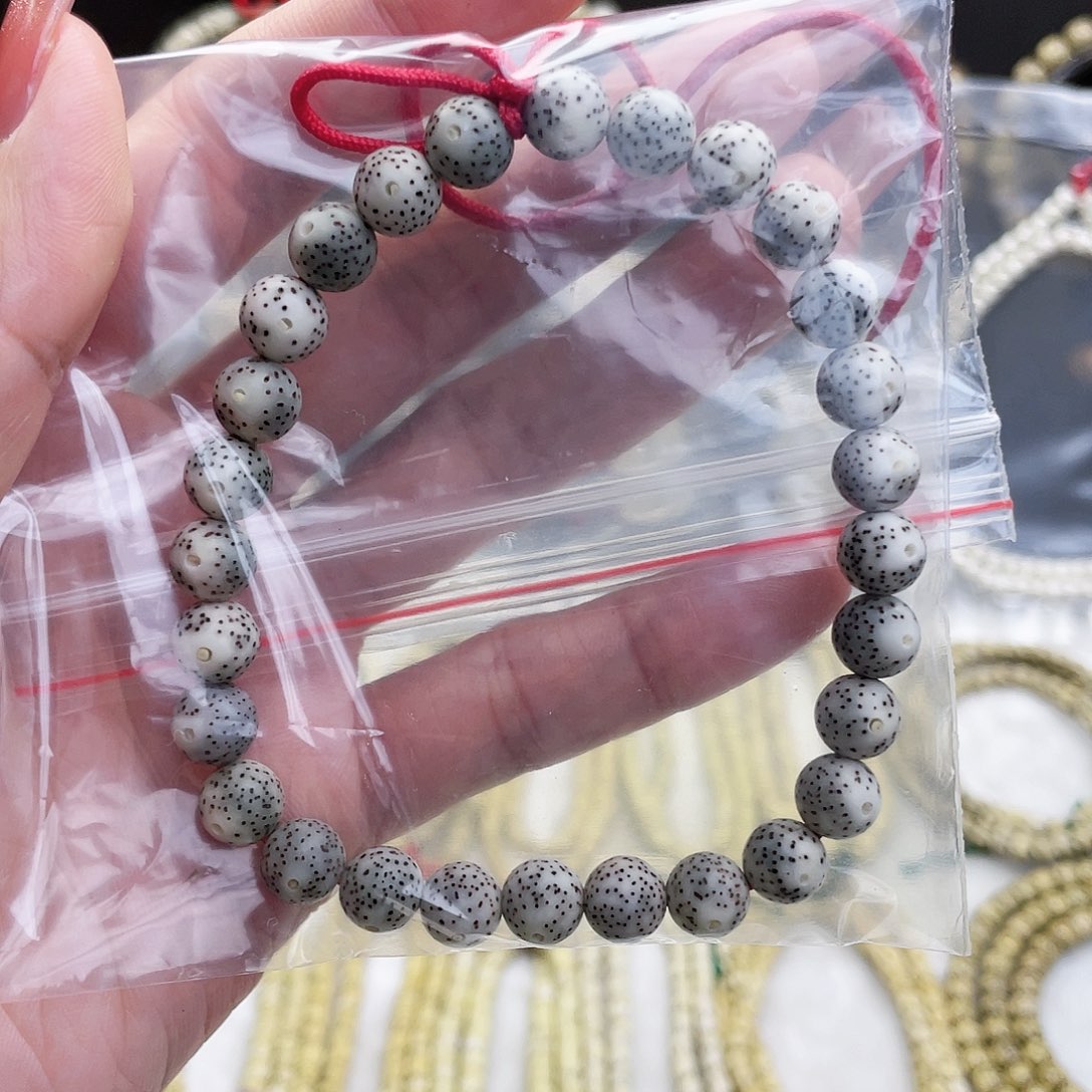 卡8圆珠手持原生态石玉料