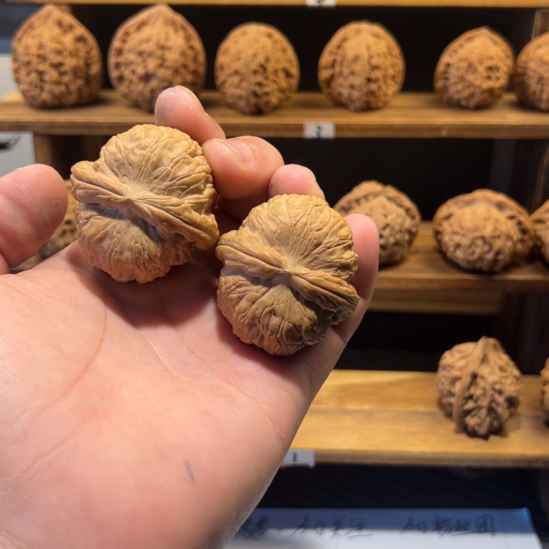 核桃把件云***叶元宝元宝