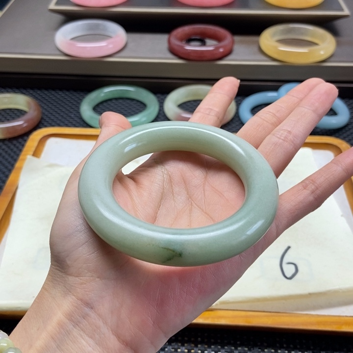 未镶嵌手镯石英岩玉