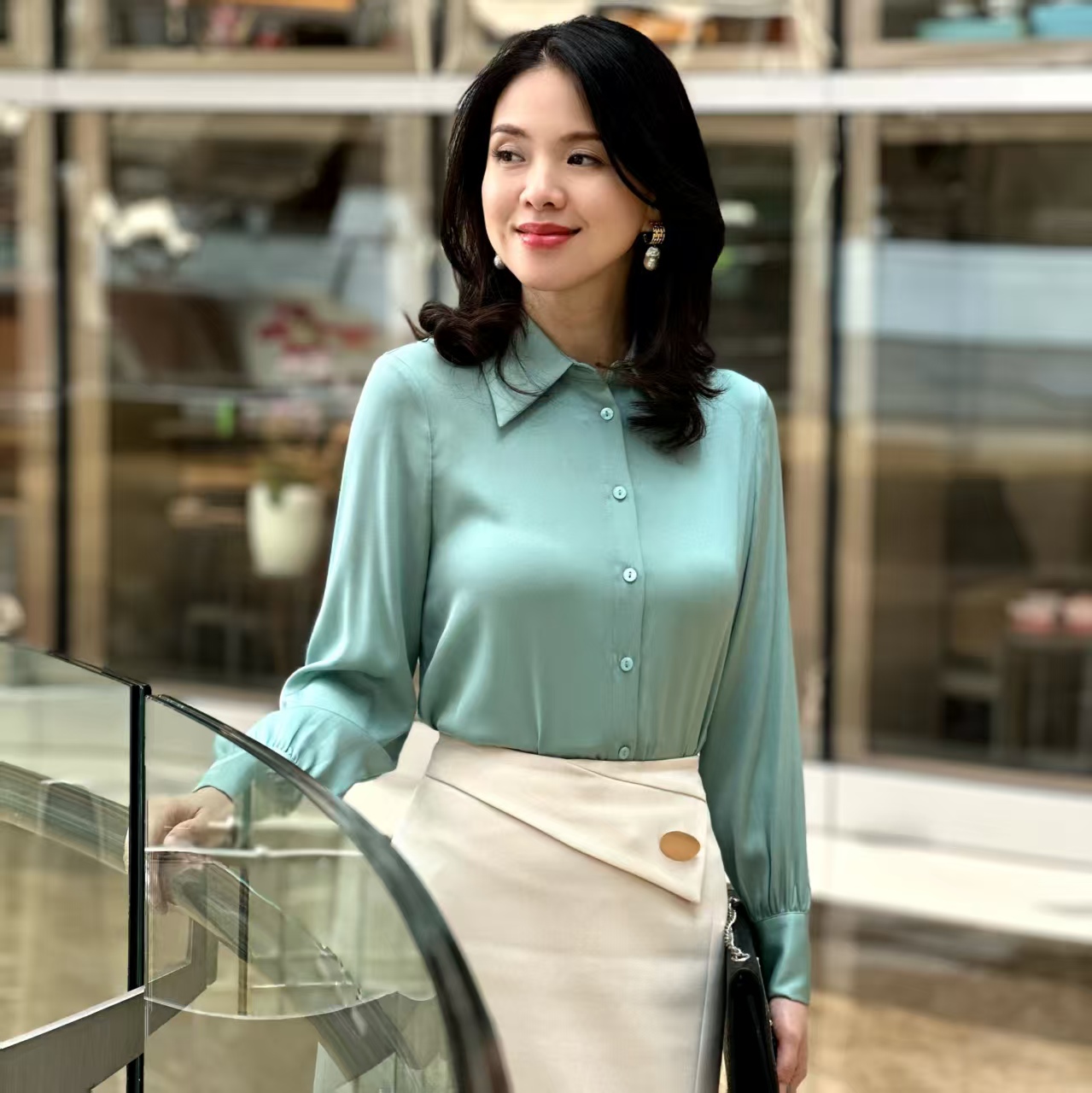 气质小尖领长袖桑蚕丝纯色通勤时尚百搭衬衫32290