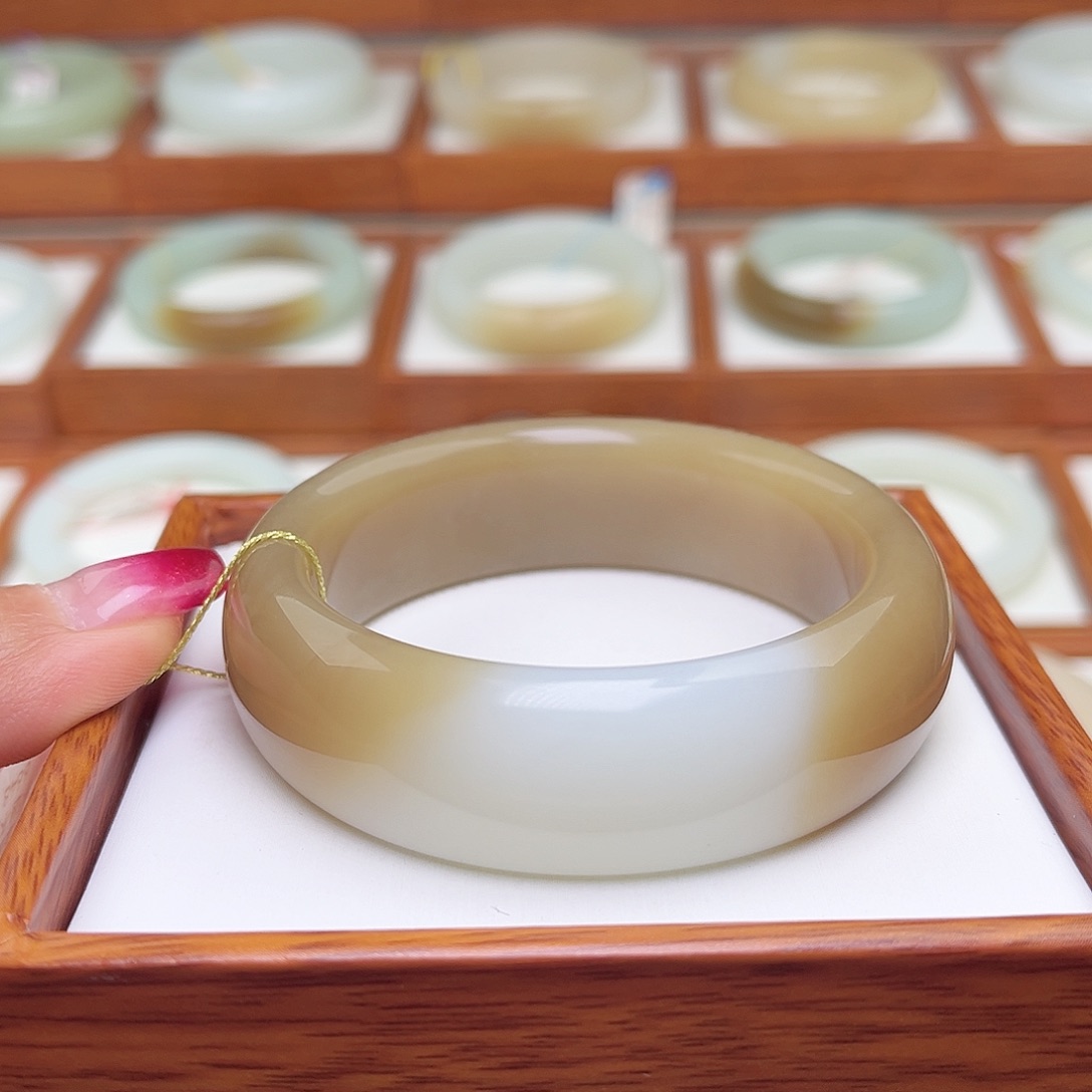 和田玉手镯未镶嵌56.6