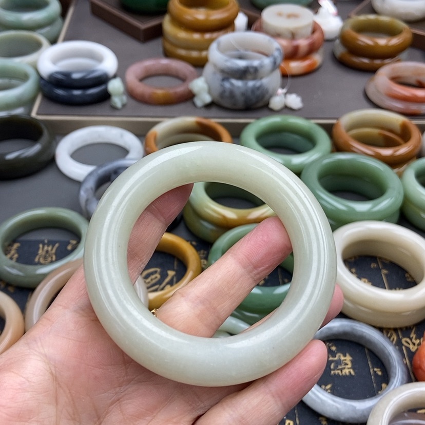 【闪购商品】石英质玉手镯未镶嵌喵*王