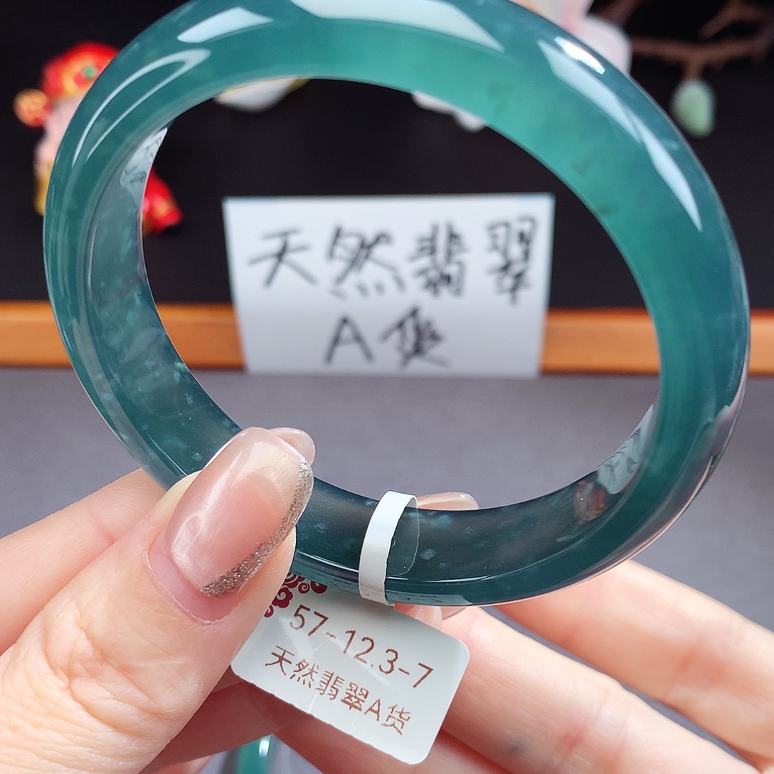 翡翠手镯（圆镯）未镶嵌