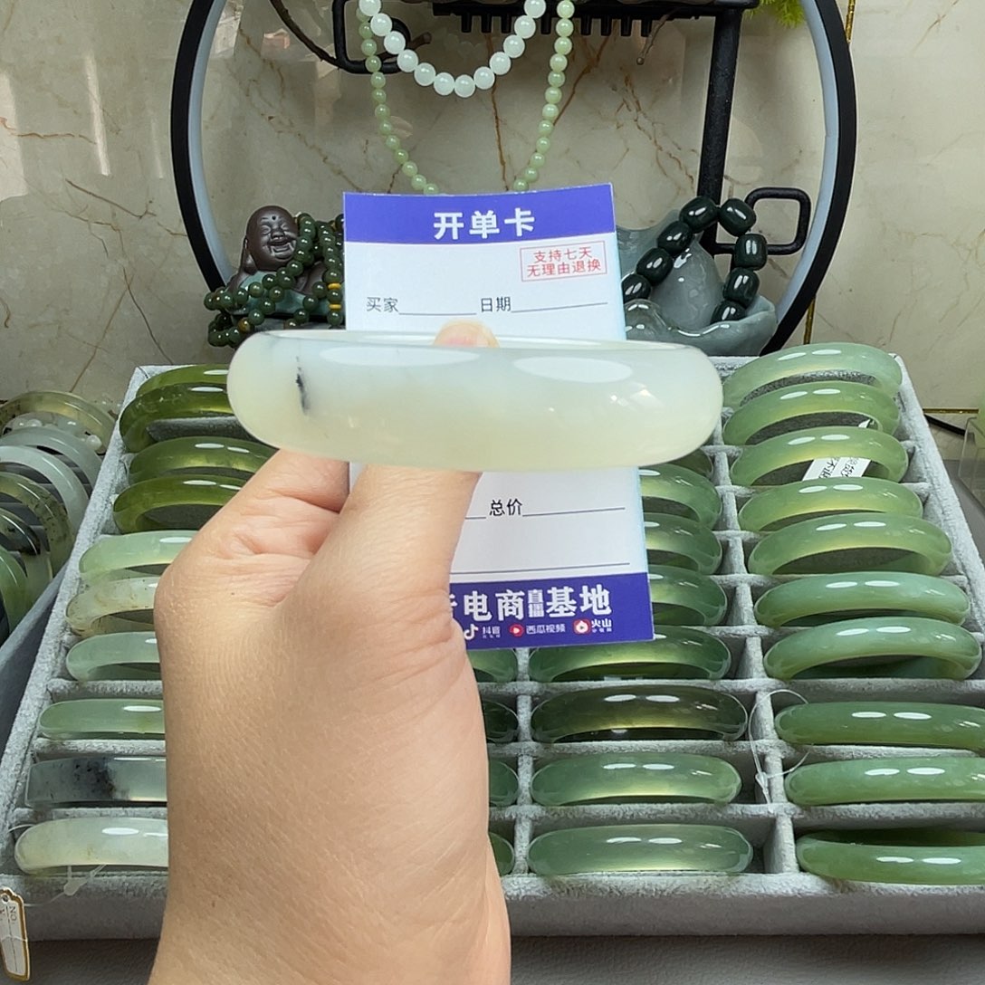 蛇纹石玉未镶嵌手镯