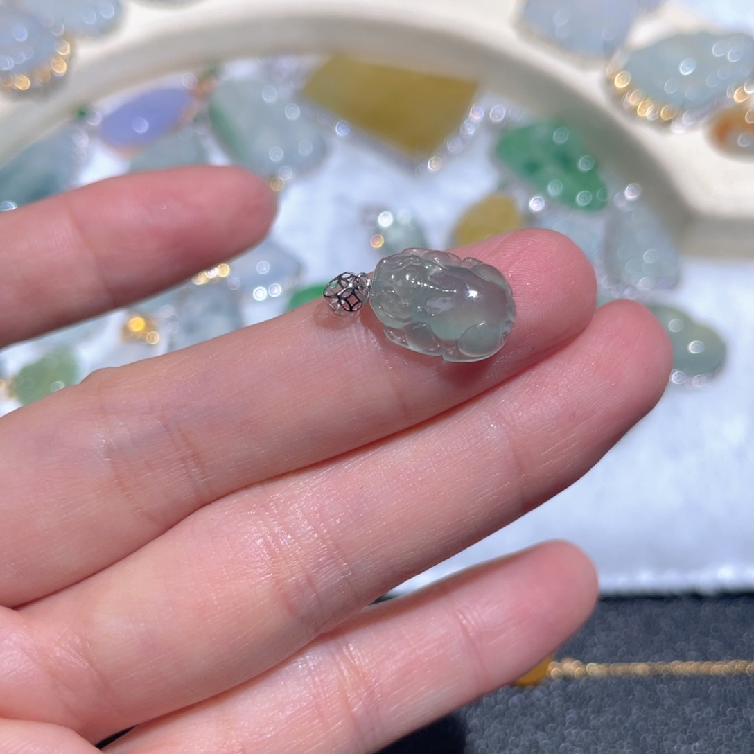 翡翠颈饰18K金镶嵌翡翠