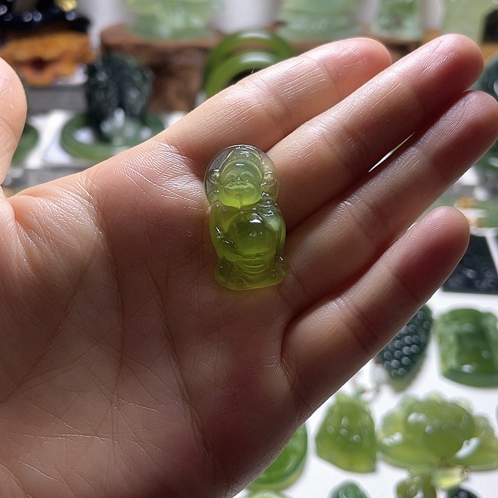 蛇纹石玉颈饰未镶嵌