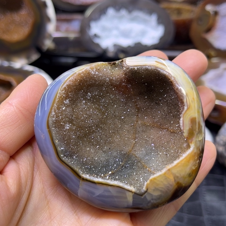 珠宝半成品水晶未镶嵌彩晶洞