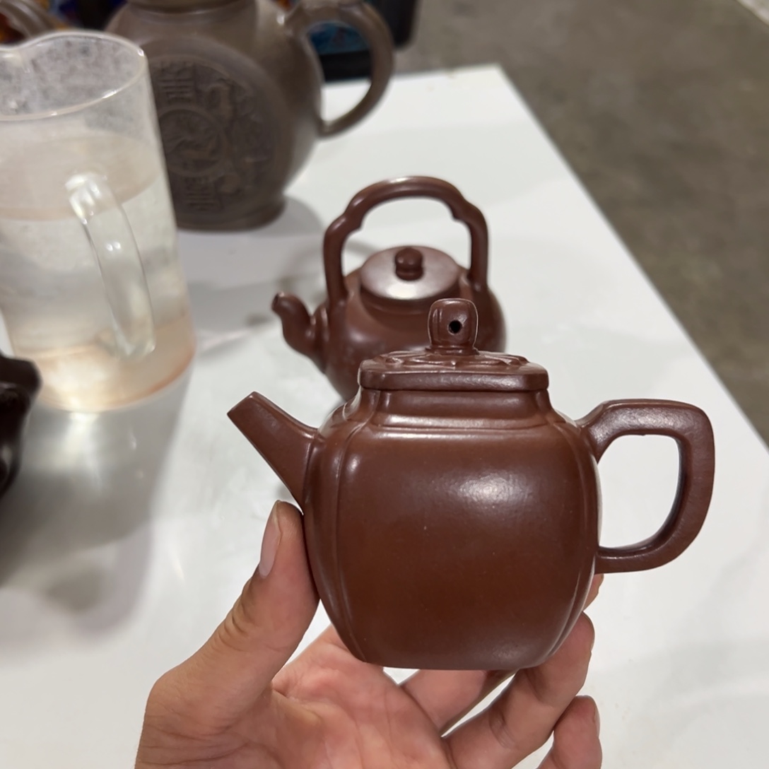 郑****贸老厂紫砂壶一件！
