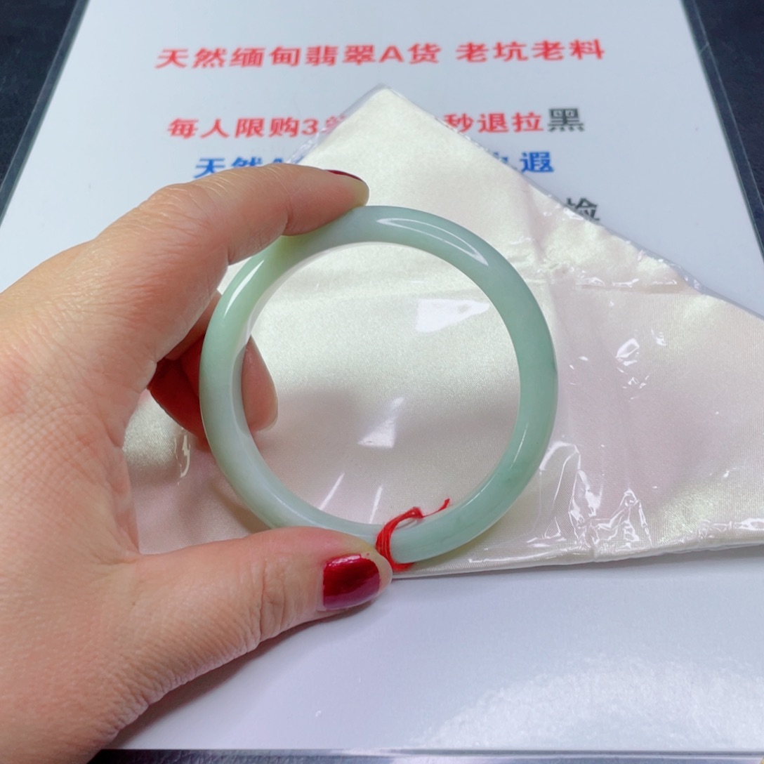 翡翠手镯未镶嵌风**晓