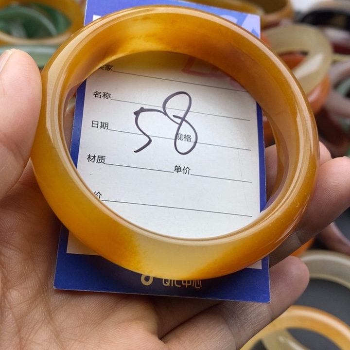 未镶嵌手镯石英质玉