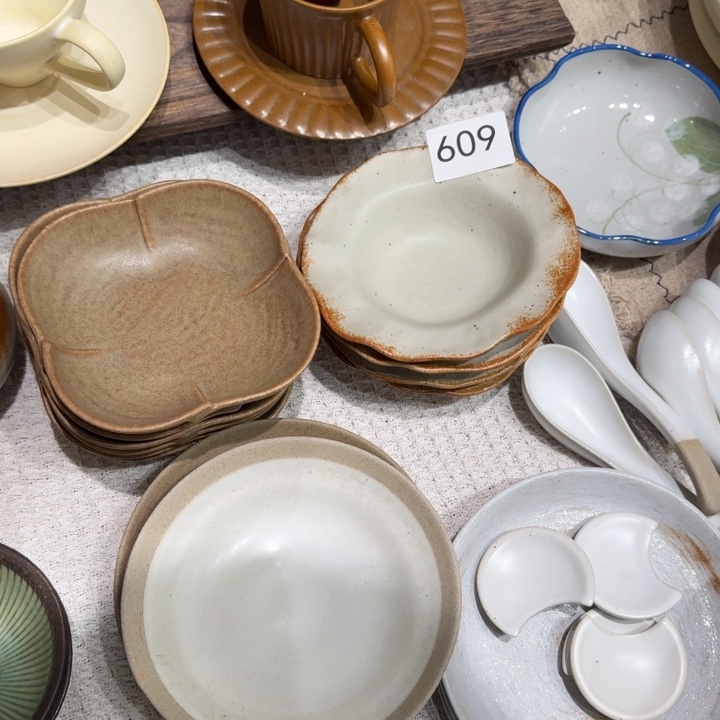 ****羽芃羽的白色大汤勺一个