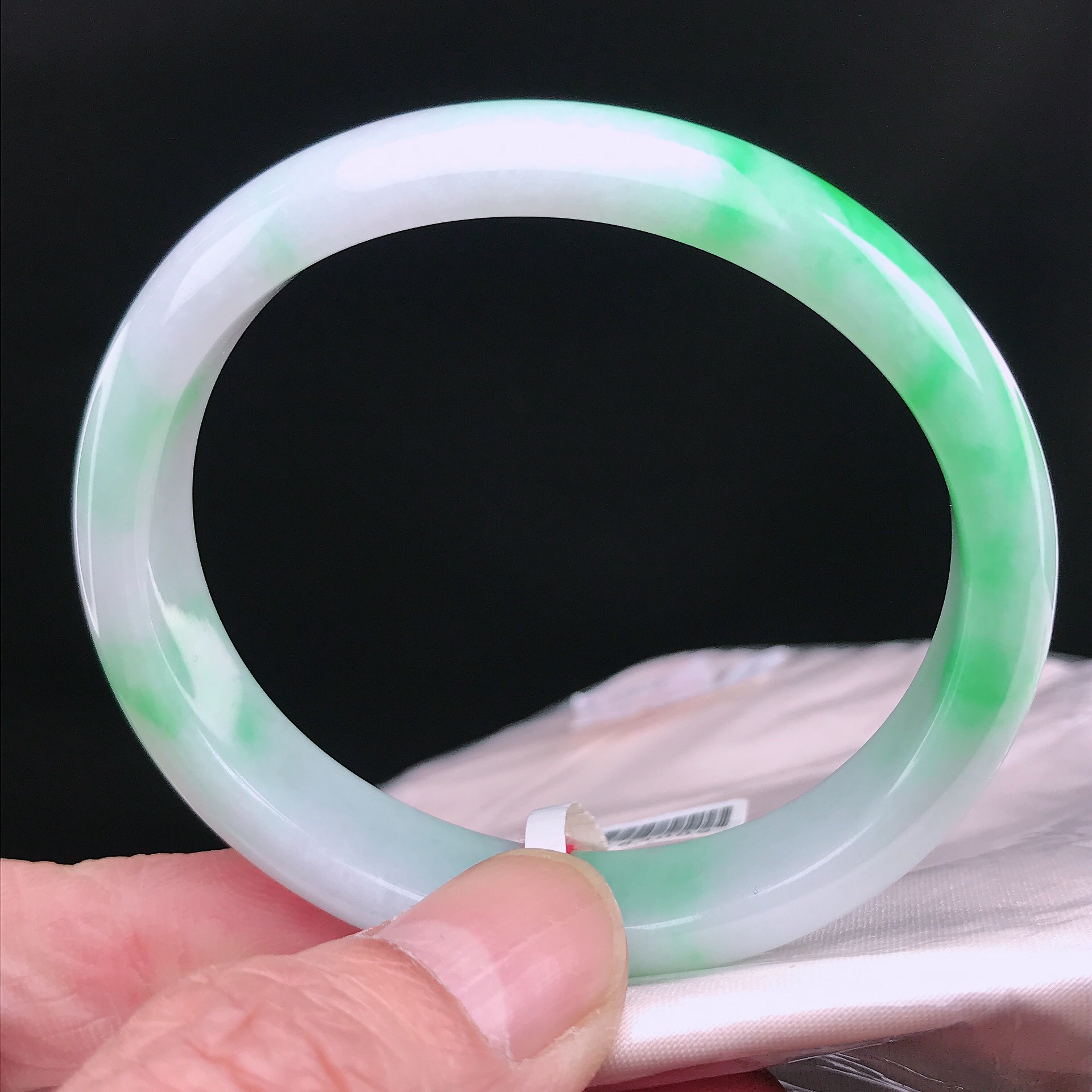 缅顺翡翠A货飘阳绿白底青贵妃玉手镯圈口55.6-56少女款时尚百搭