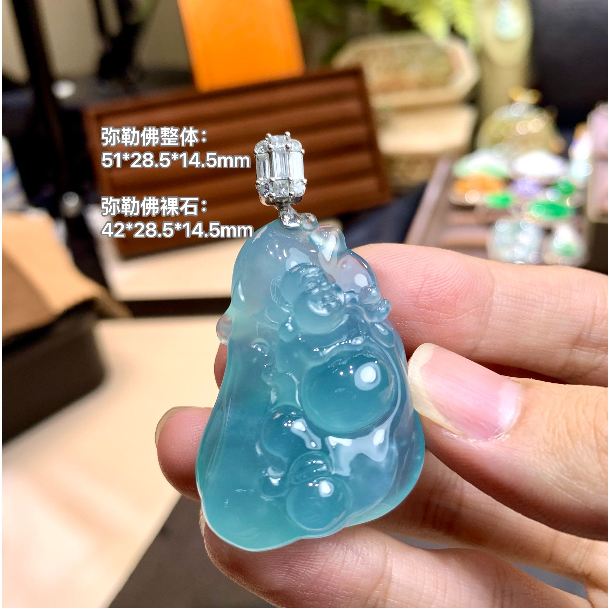 天空蓝翡翠弥勒佛作品冰透气质精美雕刻镶嵌精雕高冰种