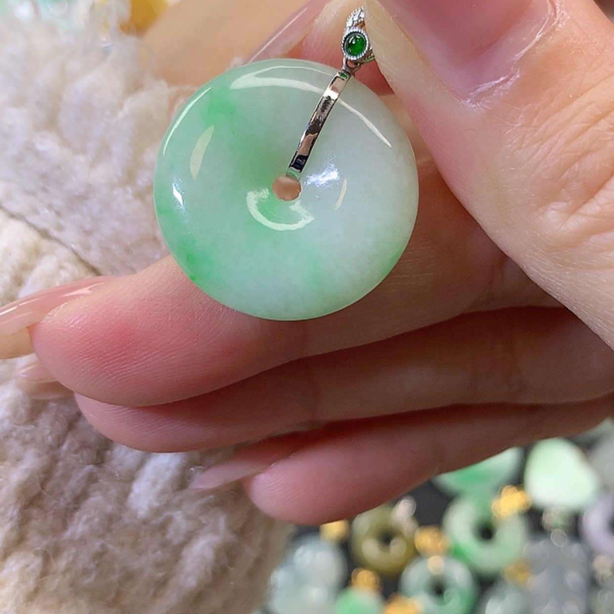 【闪购商品】翡翠吊坠(赠链)18K金镶嵌