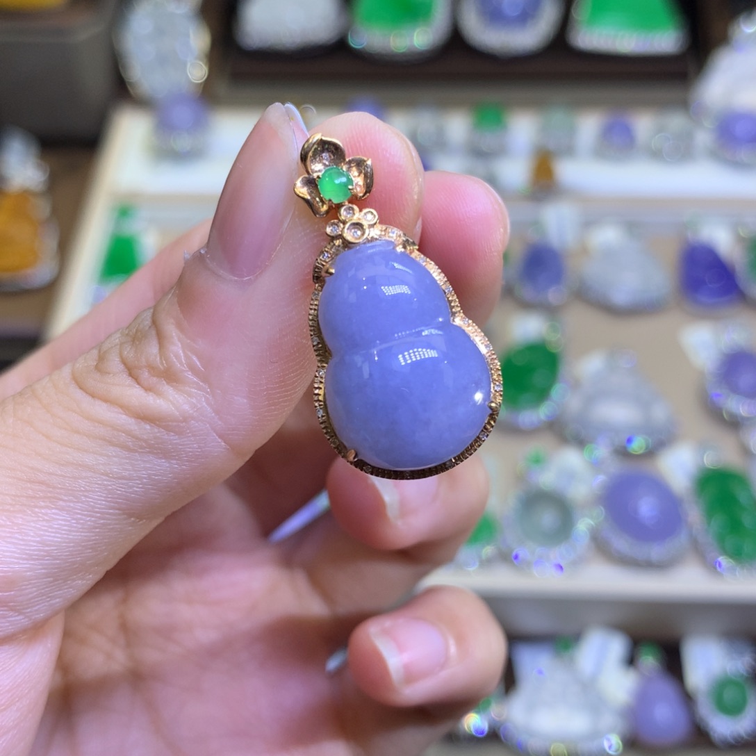 翡翠18K金镶嵌颈饰翡翠