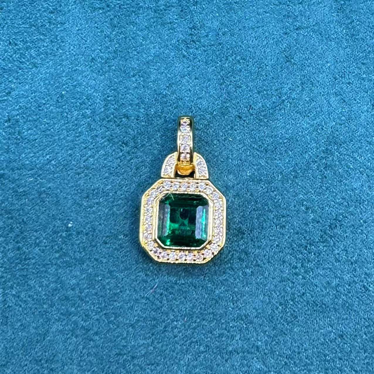 【黑哥贸易】 九妹精选海外工艺吊坠WD10B149