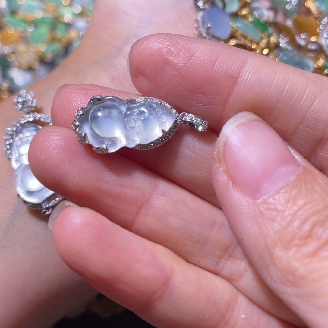 翡翠颈饰18K金镶嵌小*主天然