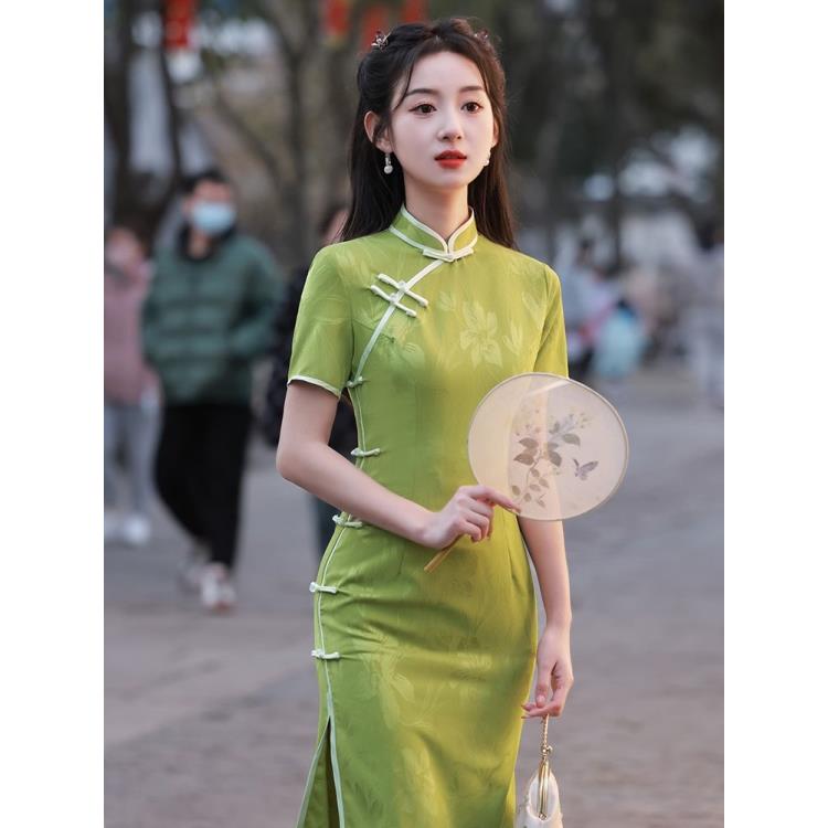 改良绿色旗袍女2025新款年轻款气质高端复古日常民国风连衣裙夏季