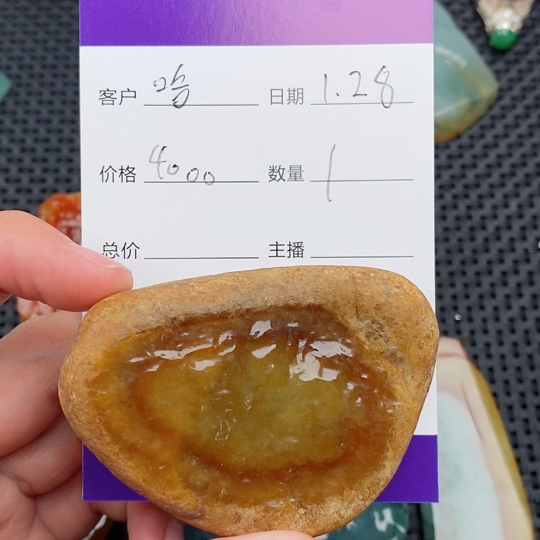 翡翠吊坠(赠链)未镶嵌哈*