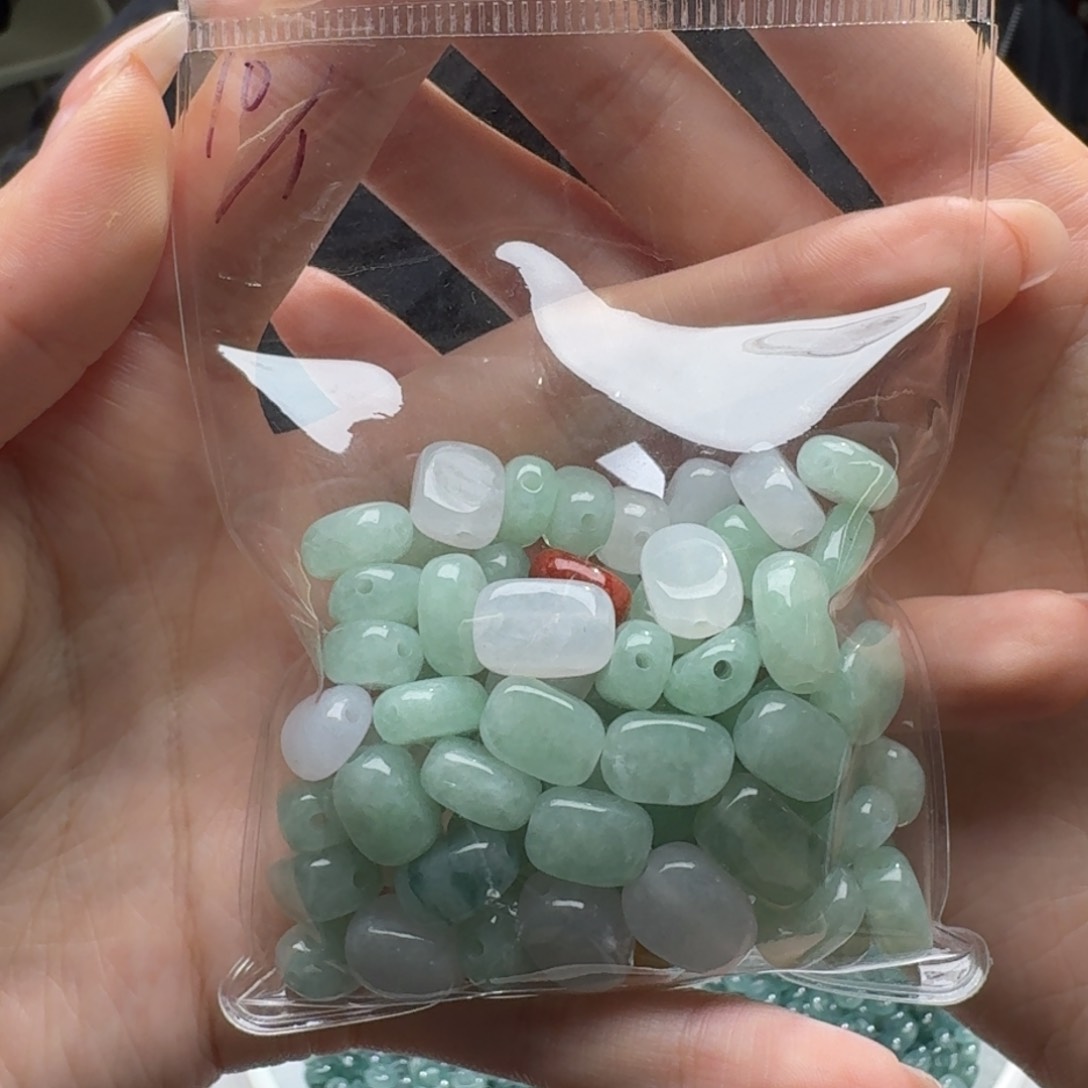 未镶嵌挂件翡翠福利1个，不包邮，拍邮费发货