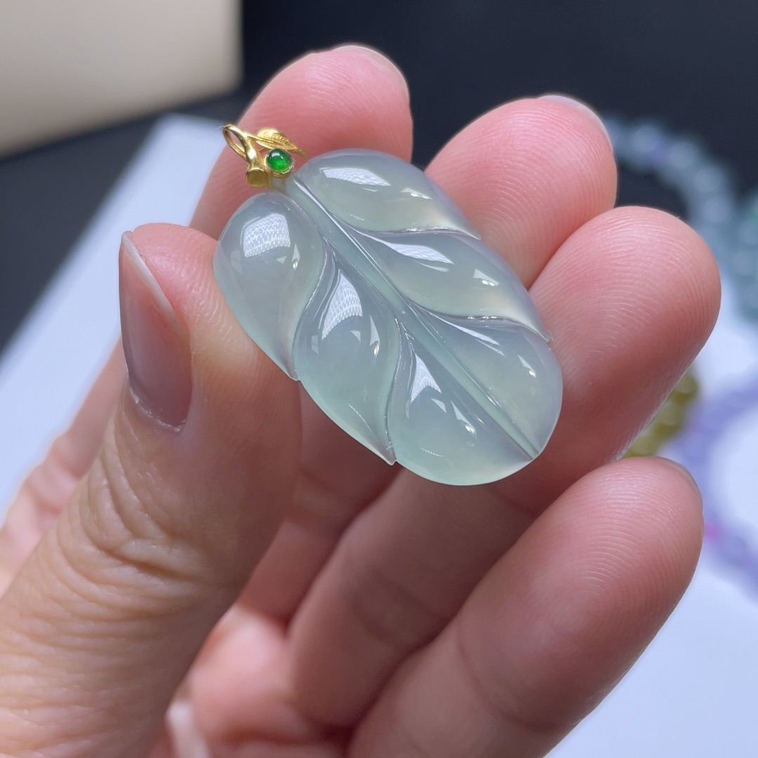 翡翠颈饰18K金镶嵌叶子