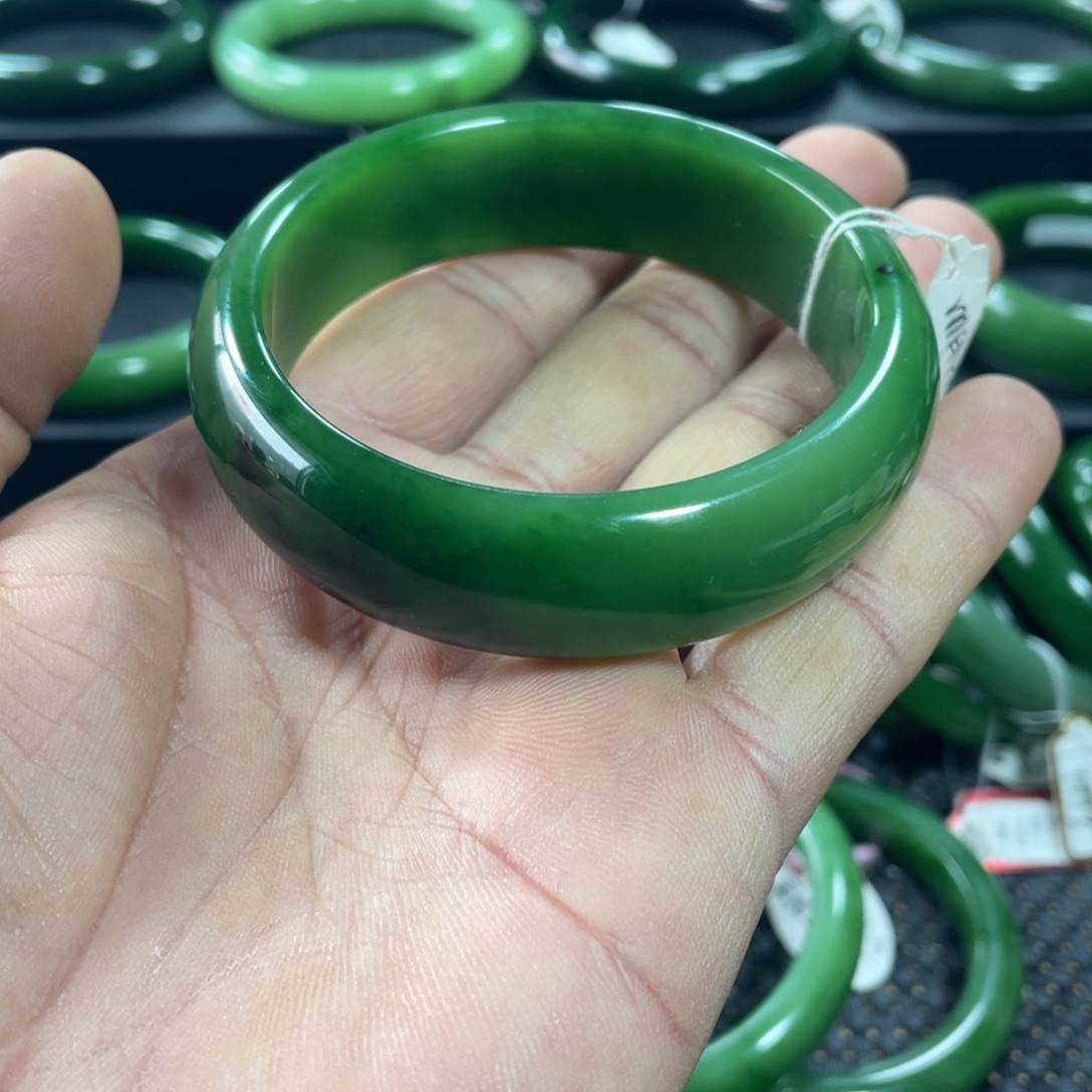 和田玉（碧玉）未镶嵌手镯