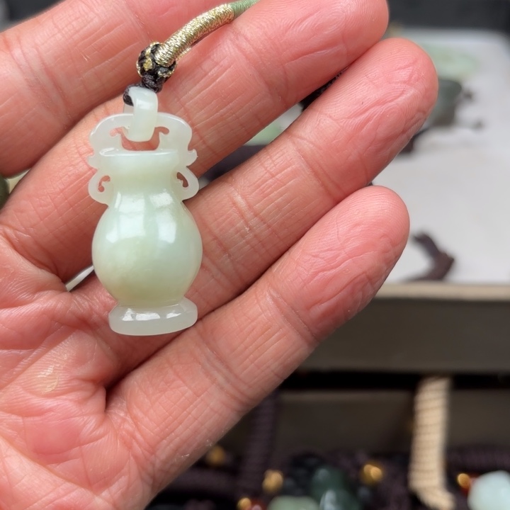 和田玉吊坠未镶嵌